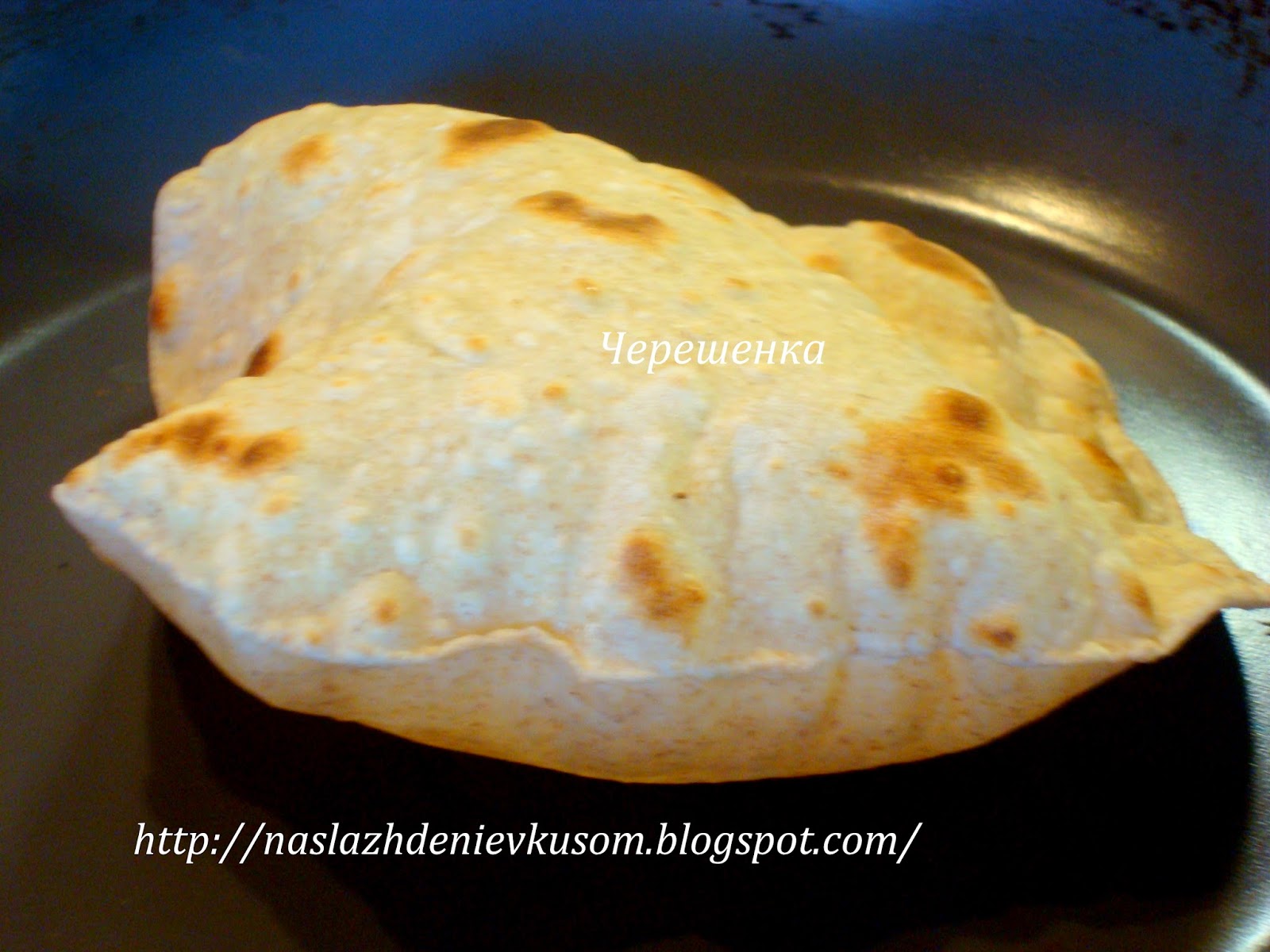 Лепёшки чапати на сковороде